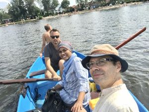Wisata Dayung Saat Musim Panas di Belanda