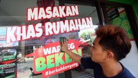 Meski di tengah kondiisi yang sulit, namun para pemilik warteg tetap menebar kebaikan dengan memberikan makanan secara gratis.