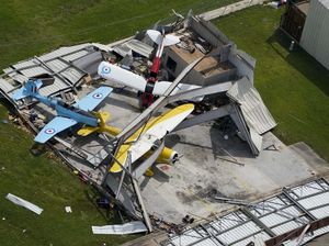 Diterjang Badai, Pesawat Ini Rusak dan Kehilangan Rumah