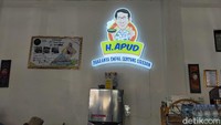  Restoran pusat Empal Gentong H Apud telah berdiri di sekitar tahun 1995. Sedangkan cabangnya ini sejak tahun 2017. (Tasya Khairally/detikcom)