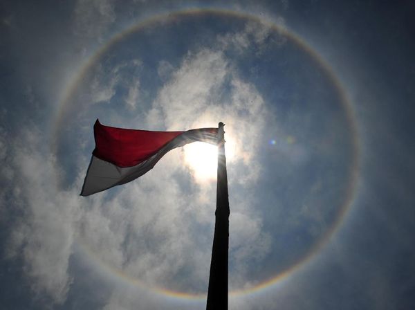 Begini Penampakan Fenomena Halo Matahari di Jambi