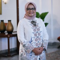 Ibu empat anak ini berpengalaman dalam bidang belajar-mengajar. Dia pernah menjadi asisten pengajar di Applied Family & Child Study, North Illinois University, AS. Fery juga menjadi trainer orang tua dan guru di Lazuardi Global Islamic School. Foto: Dok. Pribadi