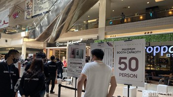 Samsung menerapkan protokol kesehatan dengan pembatasan pengunjung. Foto: Adi Fida Rahman/detikINET