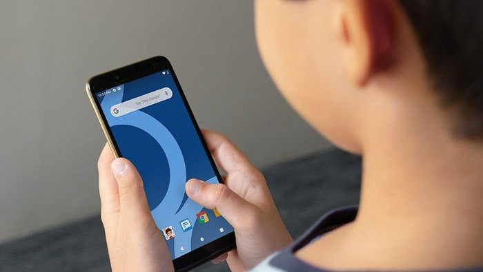 Geniora Phone hadir sebagai smartphone pertama khusus untuk anak-anak. Gadget tersebut dirilis sebagai solusi orang tua, yang mana saat ini tak bisa dipungkiri, kehidupan anak zaman sekarang akrab dengan teknologi digital, seperti smartphone.