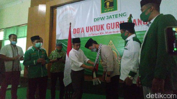 Gibran Rakabuming Raka terima rekomendasi dari PPP di Pilkada Solo, kantor DPW PPP Jateng, Jumat (28/8/2020).