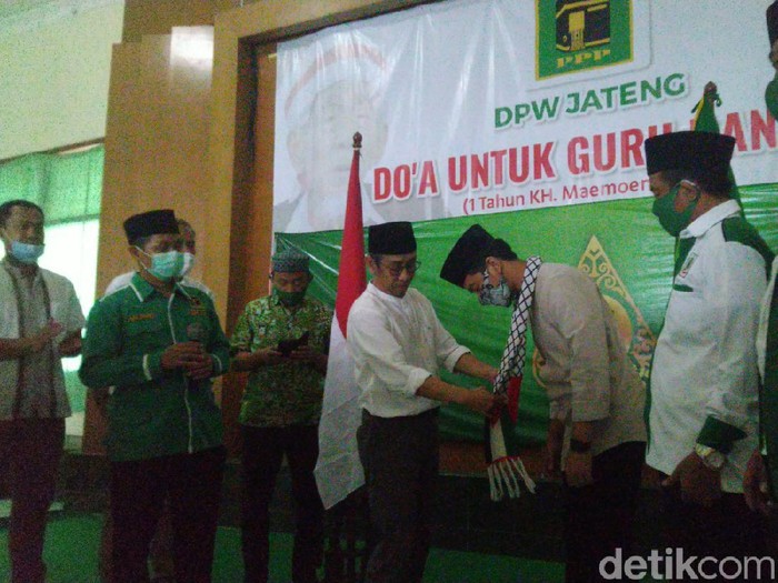Gibran Rakabuming Raka terima rekomendasi dari PPP di Pilkada Solo, kantor DPW PPP Jateng, Jumat (28/8/2020).