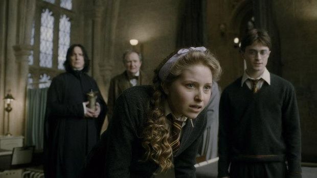 HP6-FP-00337(L-r) ALAN RICKMAN as Professor Severus Snape, JIM BROADBENT as Professor Horace Slughorn, JESSIE CAVE as Lavender Brown and DANIEL RADCLIFFE as Harry Potter in Warner Bros. Pictures fantasy adventure Harry Potter and the Half-Blood Prince.