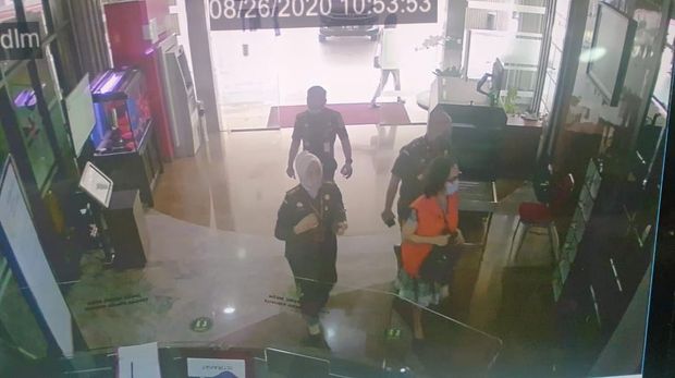 Jaksa Pinangki hadiri pemeriksaan dengan baju tahanan
