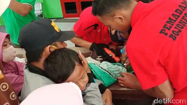 jari tersangkut gerendel