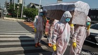 Kampanye unik ini juga diikuti oleh TNI, Polri dan dinas terkait di lingkungan Pemprov DKI.