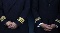 Pada umumnya maskapai AS mencoba untuk mengurangi jumlah PHK dengan menawarkan pensiun dini atau kesepakatan cuti sukarela. Selain United maskapai lain juga berencana melakukan PHK. Delta Air Lines akan memangkas 1.900 pegawai. Diikuti American Airlines akan memangkas 1.600 pegawai. Alexander Hassenstein/Getty Images  