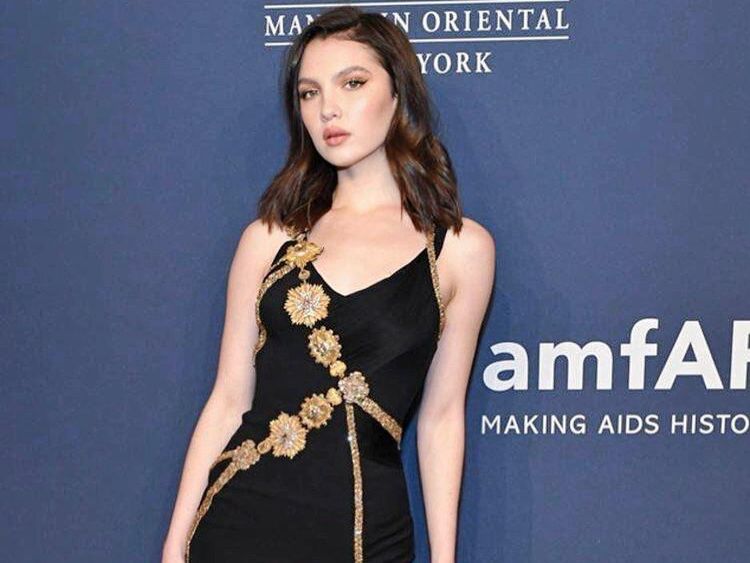 7 Potret Seksi Maya Henry, Model Cantik Tunangan Liam Payne