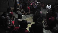 Perkampungan masyarakat adat Suku Talang Mamak yang sepi di tengah belantara Taman Nasional Bukit Tigapuluh (TNBT), Dusun Bengayauan, Rantau Langsat, Batang Gangsal, Indragiri Hulu, Riau mendadak ramai saat akan digelarnya upacara gawai pada Senin (17/8) lalu.