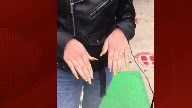 Menyontek dengan Cat Kuku Sebanyak 35 calon guru ketahuan menyontek pakai cat kuku.