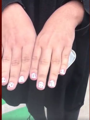 Menyontek dengan Cat Kuku Sebanyak 35 calon guru ketahuan menyontek pakai cat kuku.