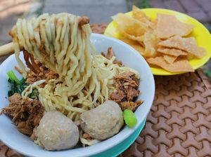 Bikin Laper! Gurih Sedap Yamin Rica Manis dan Mie Ayam Spesial