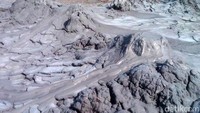 Saat ini material lumpur yang dimuntahkan masih terlihat menghampar di Oro-oro Kesongo