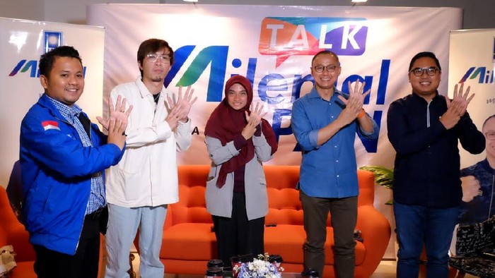 PAN Gandeng Milenial untuk Regenerasi Pemimpin PAN menggaet generasi milenial untuk menjadi pemimpin. Pasalnya bagi PAN generasi milenial adalah penentu Indonesia masa depan.