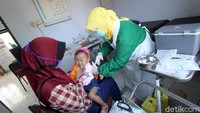 Kementerian Kesehatan RI menjelaskan tren imunisasi mengalami penurunan dibandingkan tahun lalu. Terlebih di bulan April terjadi selisih hampir 4,7 persen penurunan daripada cakupan imunisasi di tahun 2019.