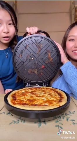 Pamer Bikin Pizza Emas di TikTok