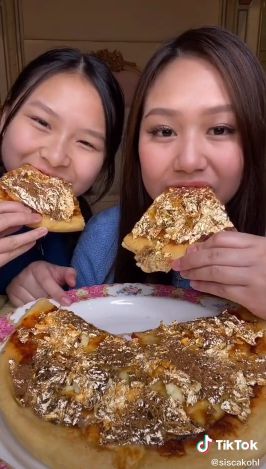 Pamer Bikin Pizza Emas di TikTok