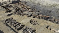 Sebanyak lebih dari 1.500 kerangka manusia ditemukan dalam proyek pembangunan kota. Kerangka manusia ini diperkirakan berasal dari abad ke-19 dan merupakan korban wabah penyakit (epidemi) di akhir tahun 1800-an. (Foto: Osaka City Cultural Properties Association via AP)