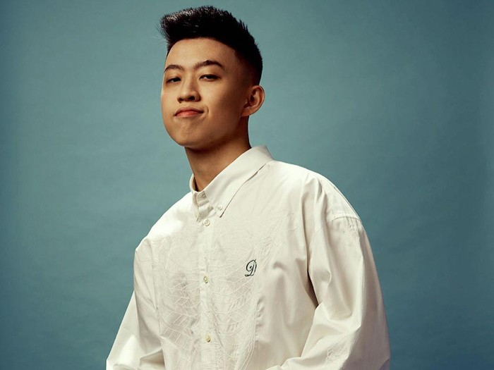 Rich Brian Makan Indomie