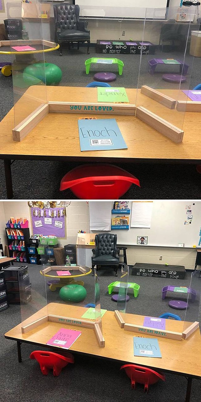 Inspirasi ruang kelas di era new normal yang satu ini memungkinkan lebih dari 2 orang murid untuk duduk di meja yang sama tanpa saling bersentuhan. Beberapa diantaranya ada yang menggunakan penutup kaca akrilik untuk memisahkan antara satu orang dengan yang lainnya. Foto: Instagram @funwithmrsfadal