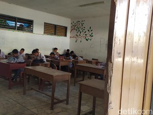 SMK di Cianjur Sudah KBM Tatap Muka, Siswa Abaikan Penggunaan Masker