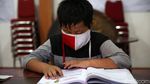 Melihat Semangat Siswa Belajar Online di Balai Warga