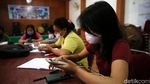 Melihat Semangat Siswa Belajar Online di Balai Warga