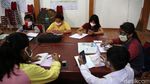 Melihat Semangat Siswa Belajar Online di Balai Warga