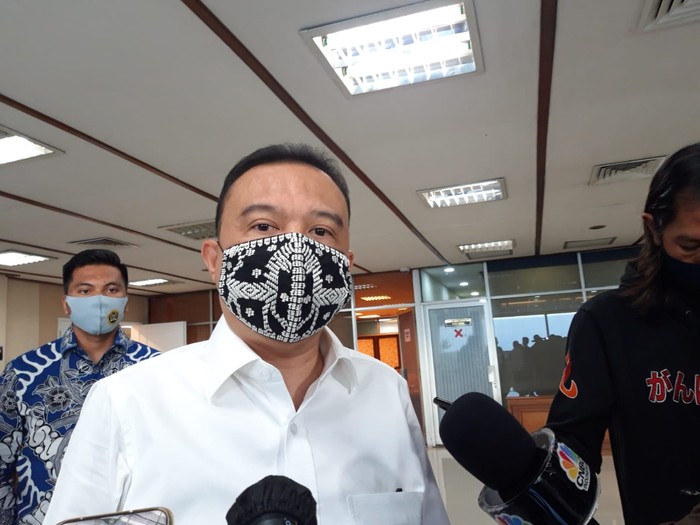 Wakil Ketua DPR RI Sufmi Dasco Ahmad usai menghadiri rapat Baleg DPR dengan Apindo perihal RUU Cipta Kerja, di kompleks parlemen, Jakarta, Jumat (28/82020).