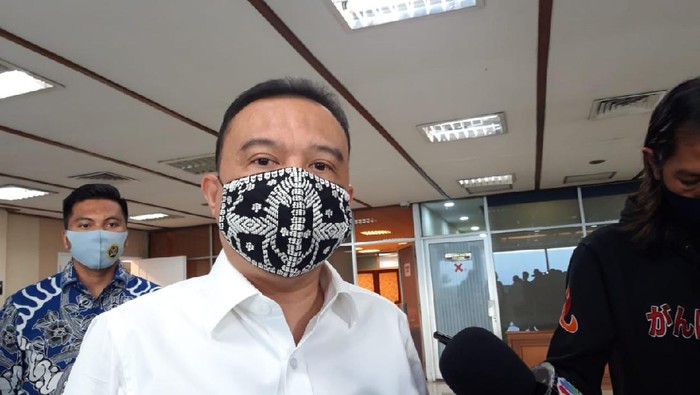 Wakil Ketua DPR RI Sufmi Dasco Ahmad usai menghadiri rapat Baleg DPR dengan Apindo perihal RUU Cipta Kerja, di kompleks parlemen, Jakarta, Jumat (28/82020).