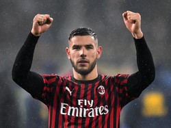 Di bek kiri, ada pemain AC Milan yakni Theo Hernandez. Bek berusia 23 tahun yang cepat naik-turun (Getty Images/Alessandro Sabattini)