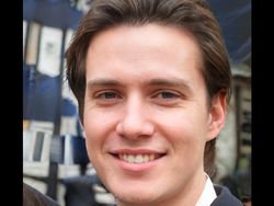 Terlihat Nyata, Tapi Orang-orang Ini Tak Pernah Ada!