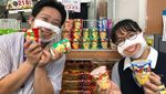 Karyawan Toko Ini Pada Pakai Masker Senyum