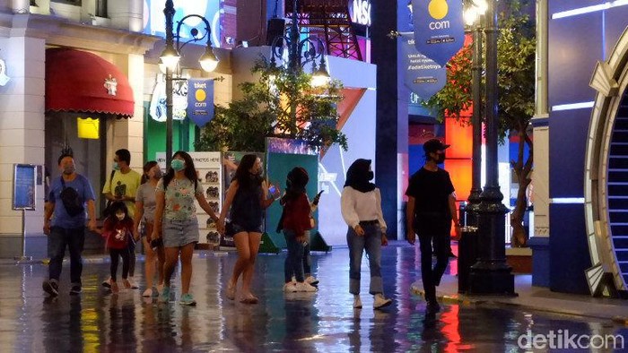 Pembukaan kembali Trans Studio Bandung.