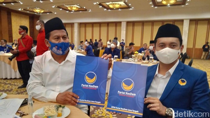 Wagub petahana Rembang Bayu Andriyanto dan Ketua DPC Demokrat Harno jemput rekomendasi Pilkada di Semarang
