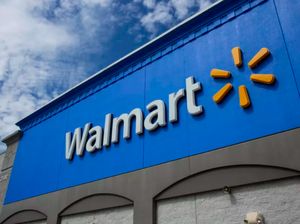 Goks! Masa Pandemi Walmart Naikkan Upah Karyawan