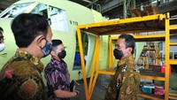 Dalam kesempatan tersebut, Wamenhan yang didampingi Dirjen Kuathan dan Kabaranahan berkesempatan meninjau Metal Forming Shop dan Hanggar FA, Hanggar Delivery CN 235, N 117, Hanggar heli, ground control station PTTA Wulung dan elang hitam hasil konsorsium Kemhan, BPPT, TNI AU, Lapan, PT DI, LEN dan ITB. Foto: dok. PTDI