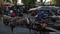 Dalam sehari mereka hanya bisa mendapatkan Rp. 50.000 hingga Rp 70.000 saja.