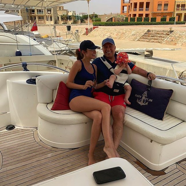 Kerap dinilai menikahi Ossama karena tergila-gila dengan uangnya, Xenia Deli menanggapi kritik tersebut. “Siapa kamu untuk menilai kehidupan yang aku jalani? Aku tidak sempurna dan saya tidak pernah seperti itu! tulis Xenia yang geram dinilai negatif atas pernikahannya. Foto: Instagram @xeniadeli