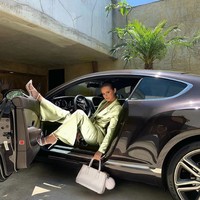 Kerap dinilai menikahi Ossama karena tergila-gila dengan uangnya, Xenia Deli menanggapi kritik tersebut. “Siapa kamu untuk menilai kehidupan yang aku jalani? Aku tidak sempurna dan saya tidak pernah seperti itu! tulis Xenia yang geram dinilai negatif atas pernikahannya. Foto: Instagram @xeniadeli