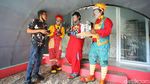 Buka Kedai Kopi, Para Badut Ini Patok Harga Seikhlasnya
