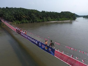 Kisah Ekspedisi 1.000 Jembatan Gantung: Dari Carstensz ke Pelosok Nusantara