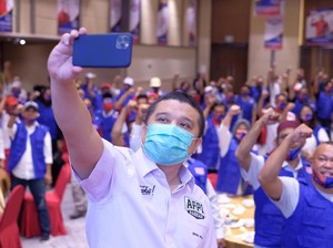 Turun Gunung ke Pilkada Makassar, Erwin Aksa Kukuhkan Relawan Appi di RT-RW