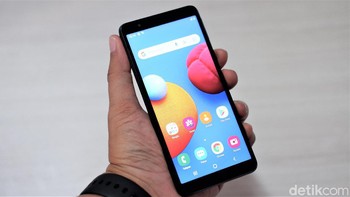 Baterainya berkapasitas 3.000 mAh. Foto: Adi Fida Rahman/detikINET