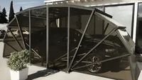 Garasi yang satu ini tidak kalah unik. Dalam posisi tertutup, mobil yang berada di dalamnya terlihat seperti sedang terpajang di shorwoom, dalam ruangan kaca. Dinamai Gazebox, tempat parkir otomatis ini bekerja meggunakan mekanisme melipat. Foto: BMW.com