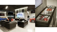 Di dalamnya dia menyimpan beberapa koleksi BMW. Untuk menambah kesan mewah, beberapa barang antik bernilai tinggi ada di sana. Termasuk sebuah tv layar datar berukuran ekstra besar. Foto: BMW.com